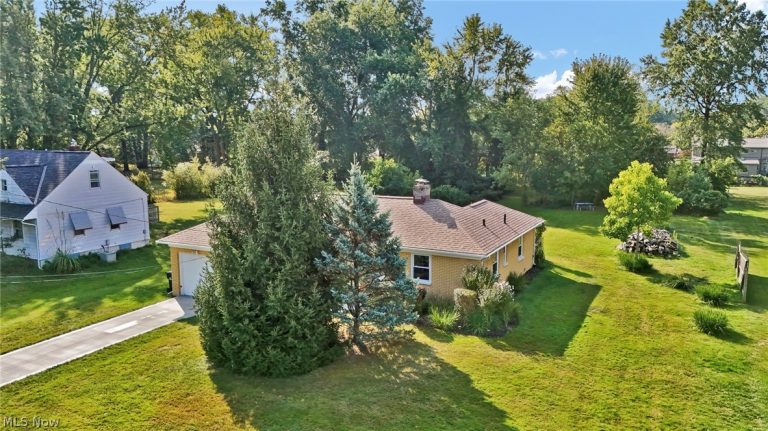 25255 Maple Ridge Road, North Olmsted, OH, 44070