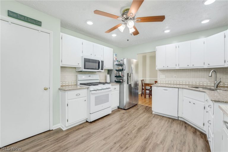 6430 Glenallen Avenue, Solon, OH - Photo 6