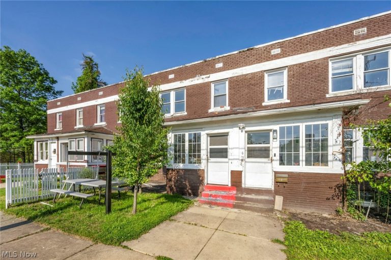 8 Anaconda Road, Akron, OH - Photo 2