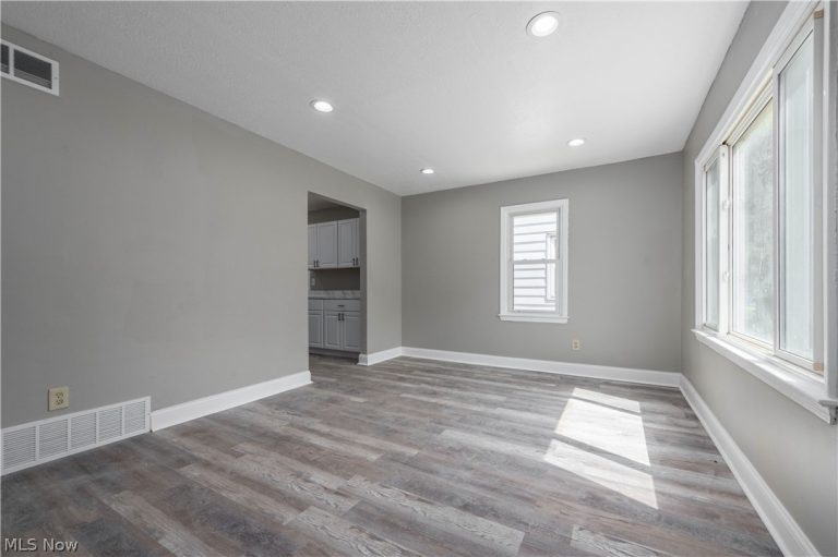 12506 Matherson Avenue, Cleveland, OH - Photo 6