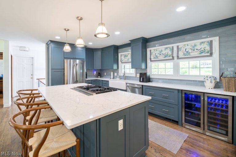 537 Coy Lane, Chagrin Falls, OH - Photo 2
