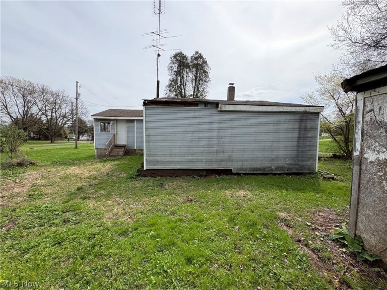 3127 Varley Avenue, Canton, OH - Photo 3