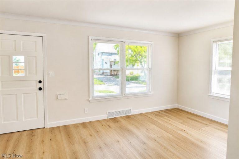 13711 Bennington Avenue, Cleveland, OH - Photo 3