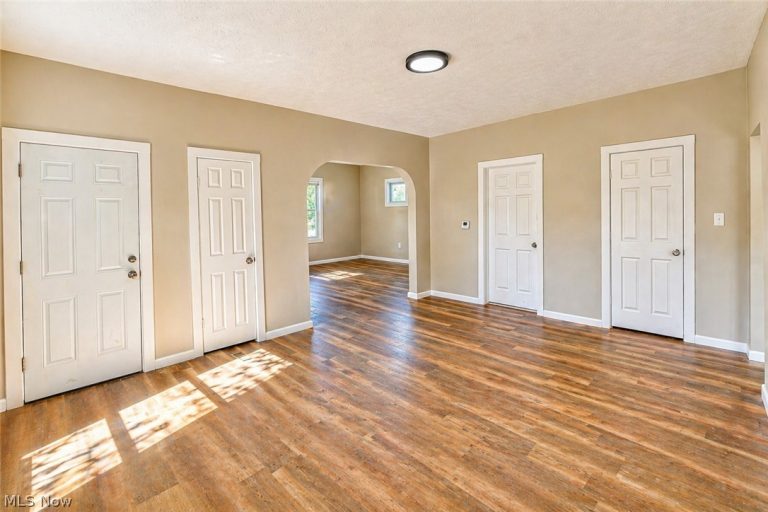 9705 Macon Avenue, Cleveland, OH - Photo 8