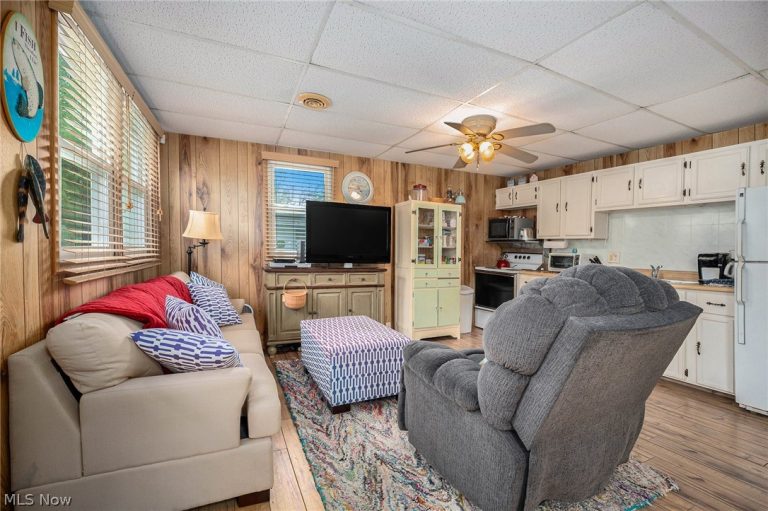 5755 Lake Road #6, Ashtabula, OH - Photo 5