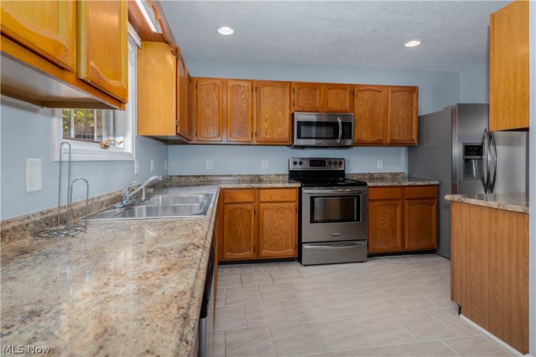 4920 Pond Drive, North Canton, OH - Photo 4
