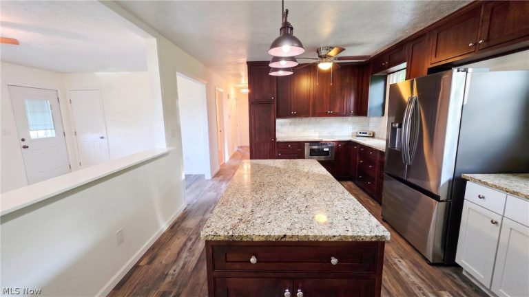 36 Suzanne Street, Little Hocking, OH - Photo 4