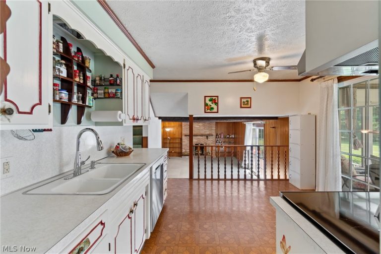 5070 Echovalley Street, North Canton, OH - Photo 8