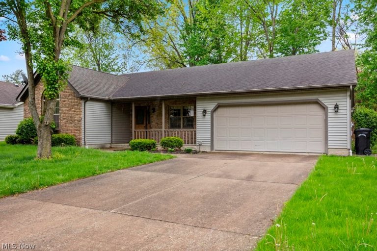 314 Greenwood Court, Elyria, OH - Photo 3