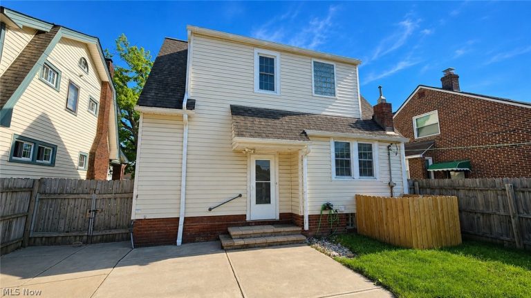 6818 Belmere Drive, Parma, OH - Photo 2