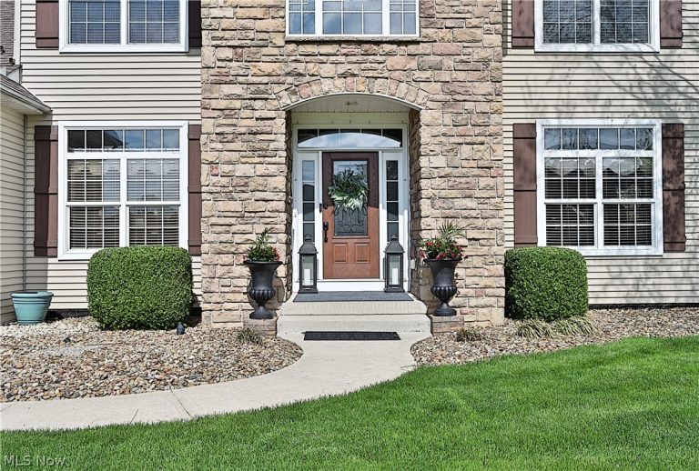 457 Cedarwood Road, Avon Lake, OH - Photo 2