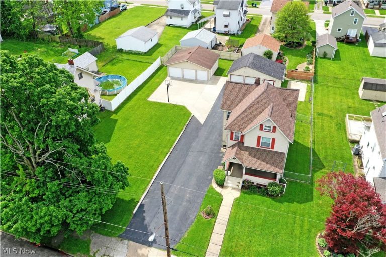 211 Wilson Avenue, Girard, OH - Photo 2