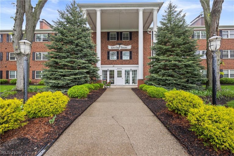 2885 Pease Drive #303, Rocky River, OH, 44116