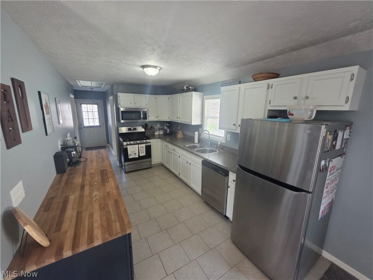 908 Bellevue Drive, Willoughby, OH - Photo 5