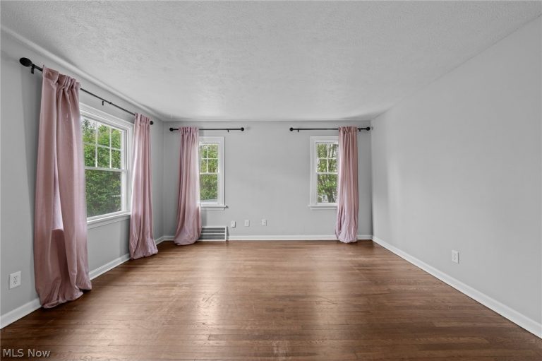 3504 Scarborough Road, Cleveland Heights, OH - Photo 6