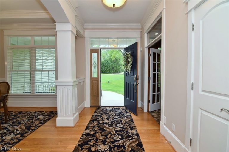 11101 Washington Street, Chagrin Falls, OH - Photo 3
