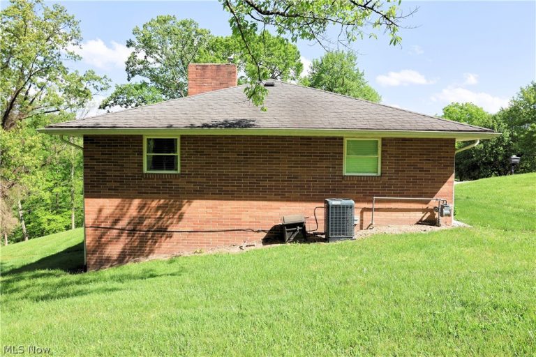 788 Ridgewood Drive, Coshocton, OH - Photo 6