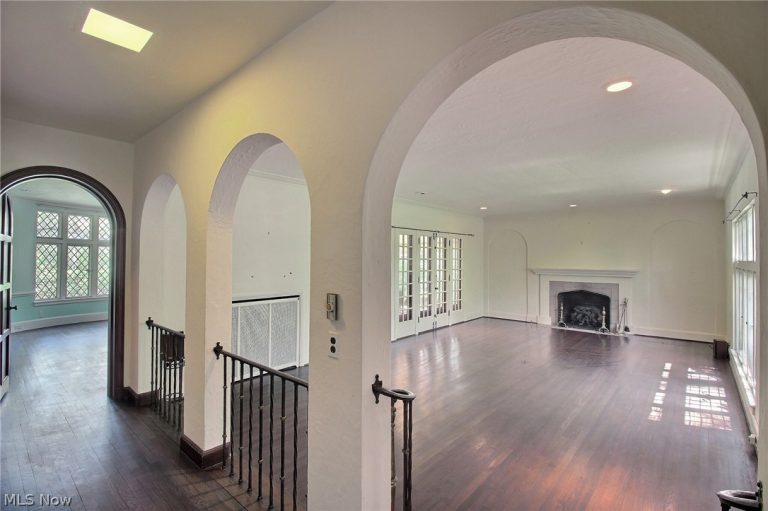 19001 Shelburne Road, Shaker Heights, OH - Photo 6