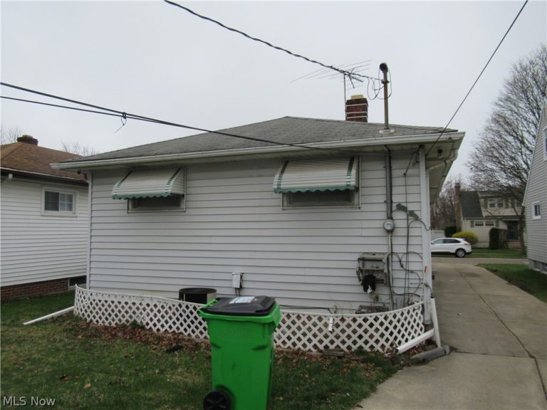 330 Paul Street, Bedford, OH - Photo 4
