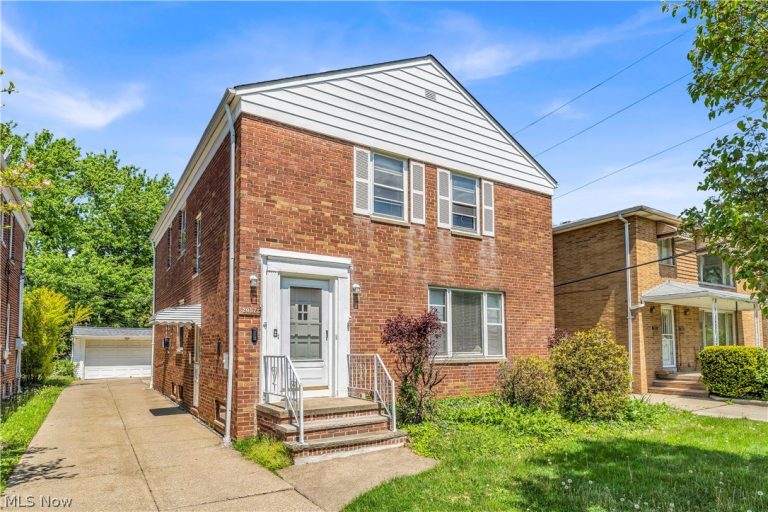 20571 Lake Shore Boulevard #2/UP, Euclid, OH - Photo 2