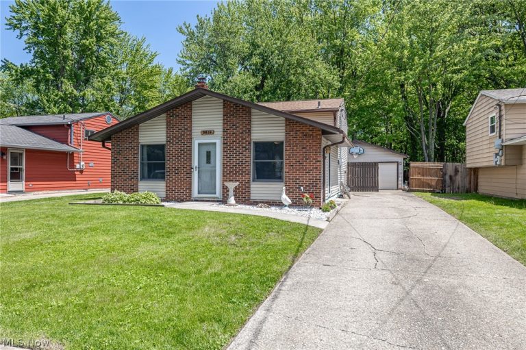 6243 Rosebelle Avenue, North Ridgeville, OH - Photo 2
