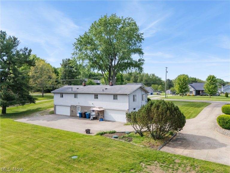 134 Center Road, New Franklin, OH - Photo 4