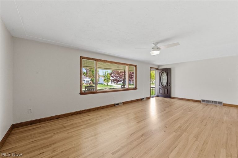 4561 Newbury Drive, Vermilion, OH - Photo 3