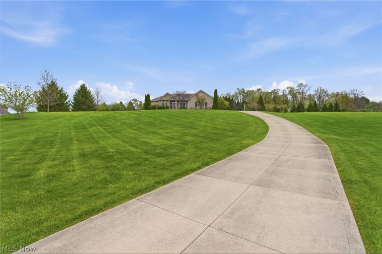 690 Lang Farm Drive, Medina, OH - Photo 3