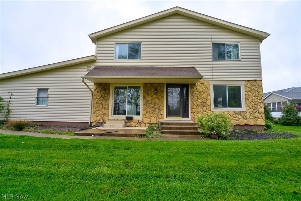 378 Deepwood Drive, Wadsworth, OH