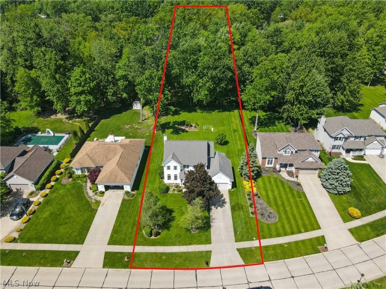 6394 Meadowbrook Drive, Mentor, OH - Photo 2