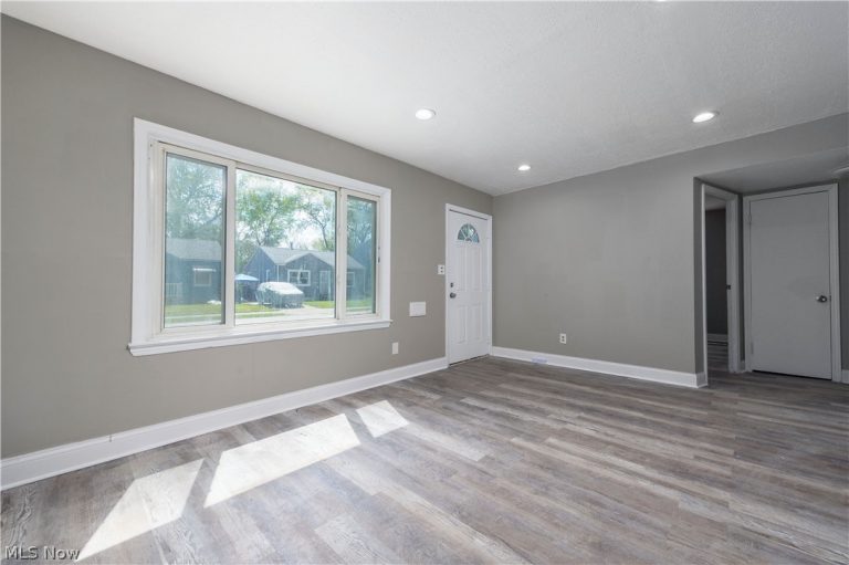 12506 Matherson Avenue, Cleveland, OH - Photo 8