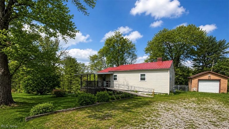 1405 Military Road, Zanesville, OH - Photo 2