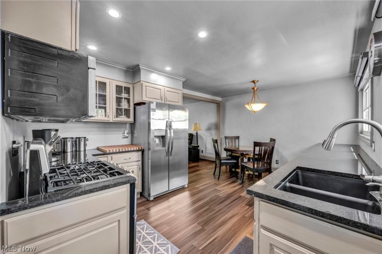1793 Lealand Avenue, Poland, OH - Photo 4