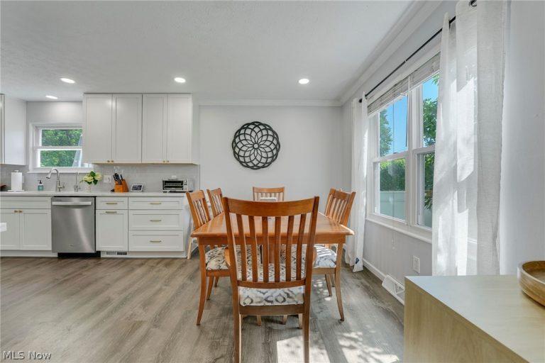 7850 Country Court, Mentor, OH - Photo 8