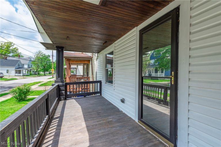 2718 Roanoke Avenue, Cleveland, OH - Photo 3