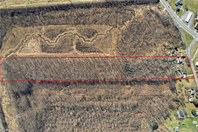 6261 Elyria Avenue, Elyria, OH - Photo 3
