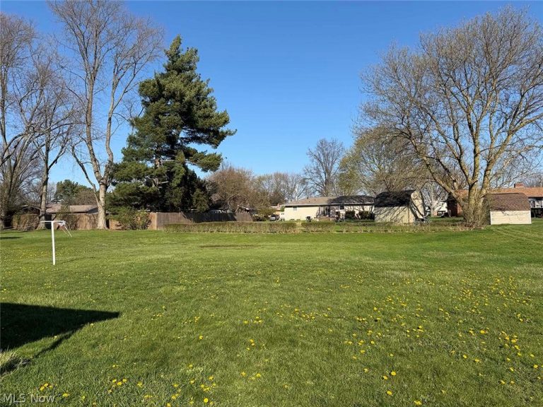 7090 Hillridge Avenue, Canton, OH - Photo 8