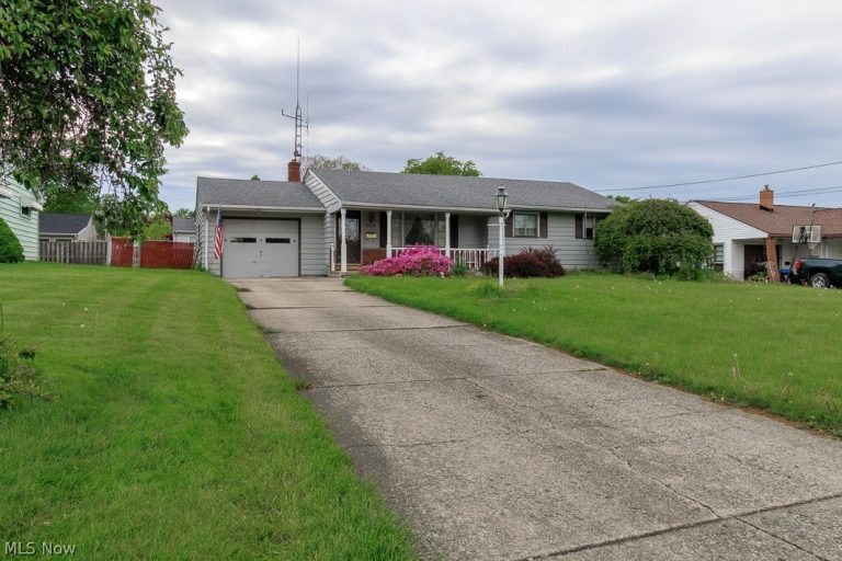 1014 Kirwan Drive, Youngstown, OH - Photo 2