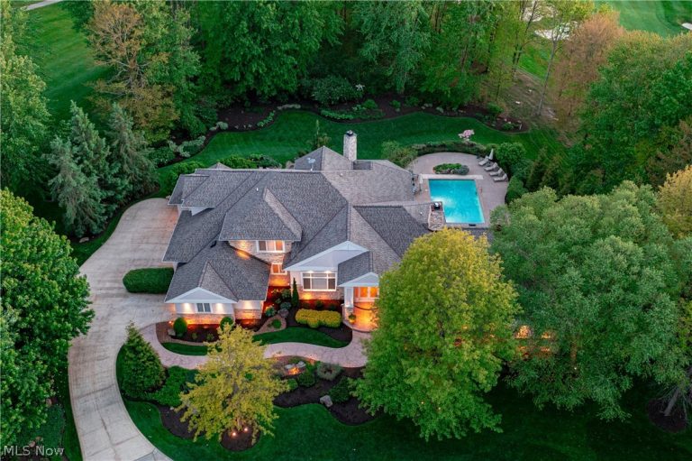 520 Bristol Drive, Aurora, OH, 44202