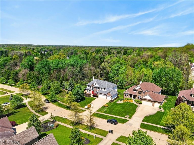 9336 Hampton Drive, North Royalton, OH - Photo 5