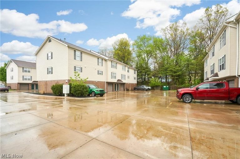 2067 Newberry Street, Cuyahoga Falls, OH - Photo 3