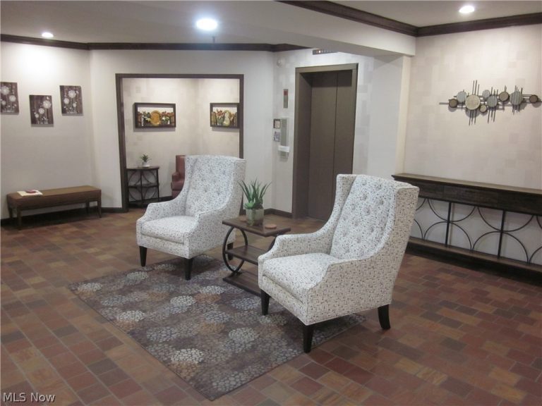 22555 Center Ridge Road #204, Rocky River, OH - Photo 4