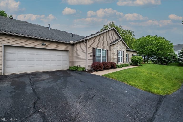 1926 University Commons Drive, Massillon, OH - Photo 2
