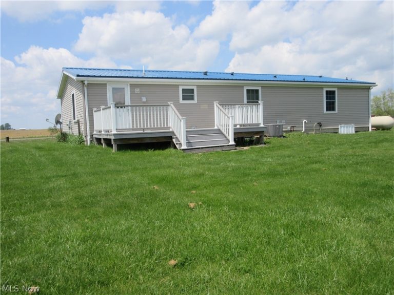 5232 Russel Road, Andover, OH - Photo 2