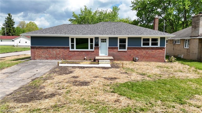 2502 Stocker Avenue, Youngstown, OH, 44505