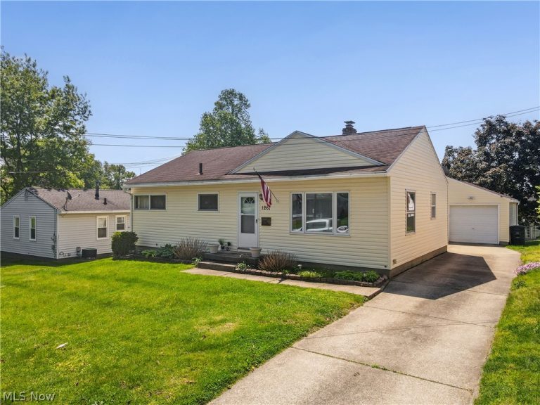 126 Clinton Avenue, Akron, OH - Photo 3