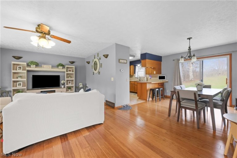 7010 Stonecreek Avenue, Canton, OH - Photo 8