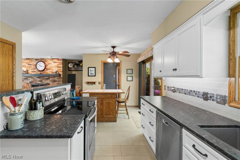 1675 Chatham Avenue, North Canton, OH - Photo 8