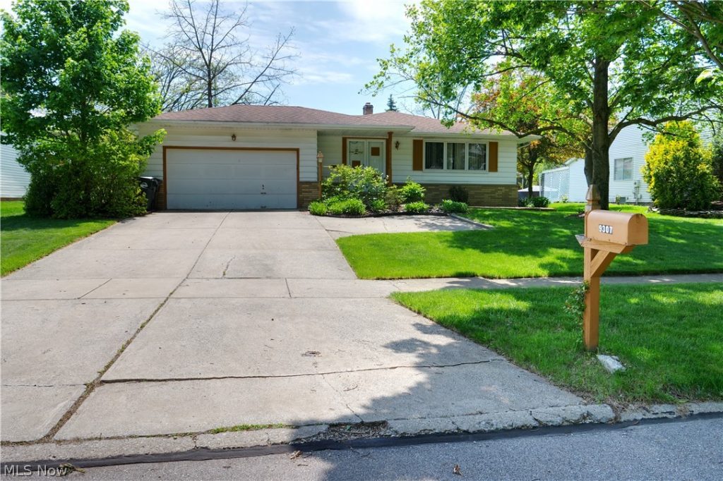9307 Munich Drive, Parma, OH