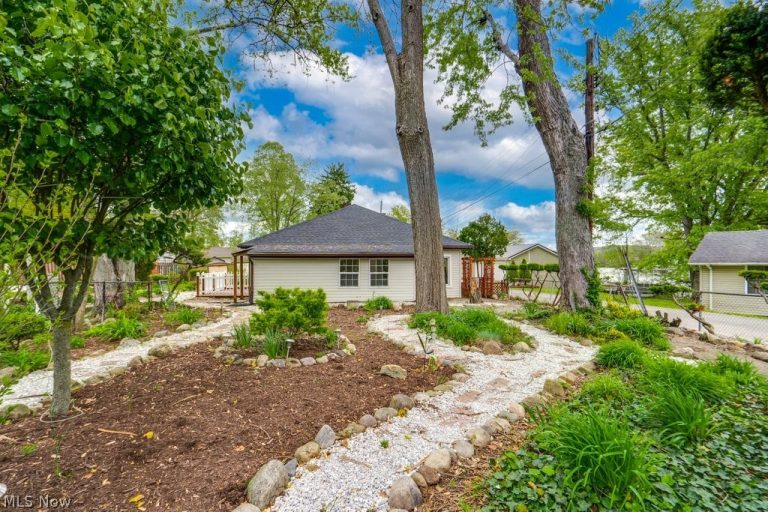4944 Coleman Drive, New Franklin, OH, 44319